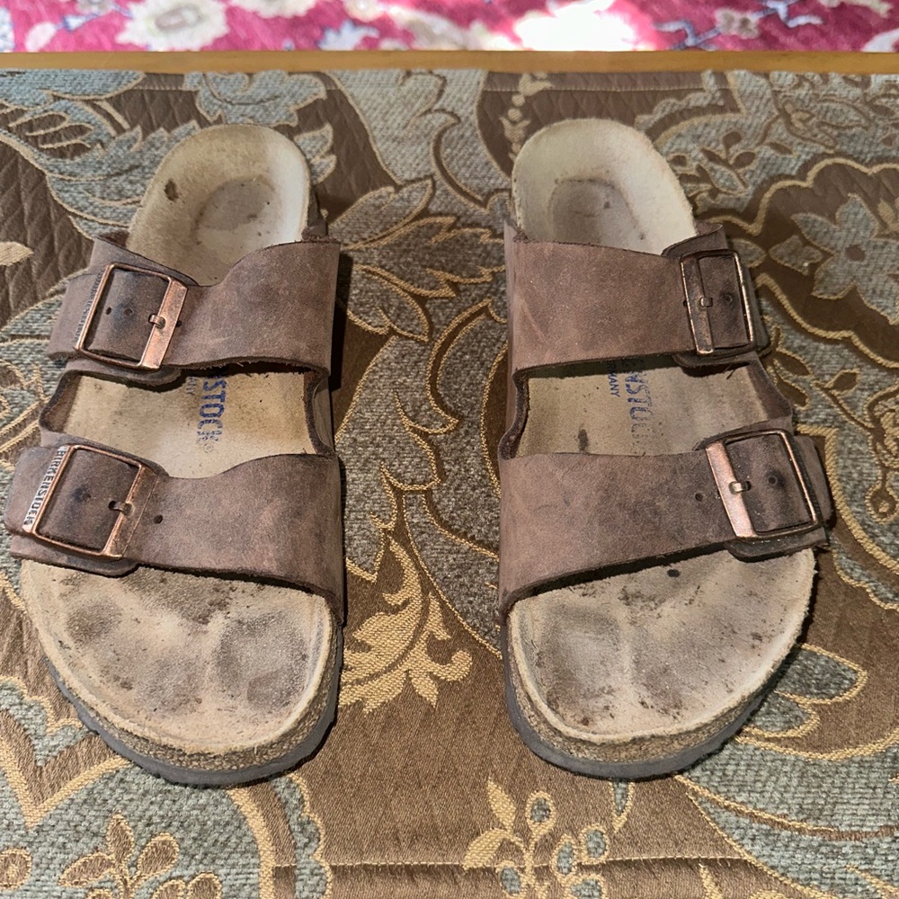 Lightly Worn Birkenstock Arizona. Brown with rose gold buckles.
